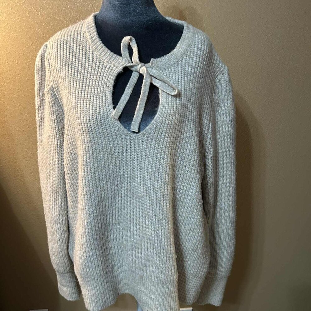 Frye & Co. Sweater Size XL, Puff Shoulder, Tie Neck, Oatmeal color.